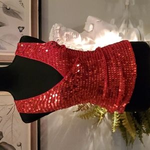 Red sequin v neck😍
